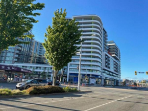 High end apartment near airport and transport, Richmond